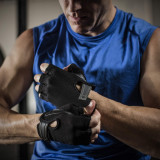HARBINGER 360159 POWER 男裝短指健身手套 - S | 專利物料增加靈活性 | 可調手腕鬆緊