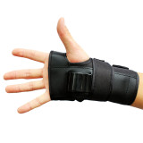 KUFUN 滑雪護腕 (體重70-105公斤適用) - 一對 | 弧形彈力板緩衝 | 可穿手套時使用 | 溜冰護腕