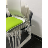 簡易一體椅背坐墊弓形椅 - 鋼筋腳款軟座白色 | 可疊放會議椅 靠背培訓椅辦工椅