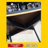 意式極簡藝術餐椅-白色 | 環保耐磨皮 | 黑色碳素鋼支架 | 靠背弧形包裹