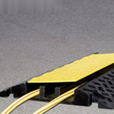 重型3槽線保護帶 線槽保護帶 線槽減速墊 穿線板 14464 - 黃黑條紋900×500×75mm