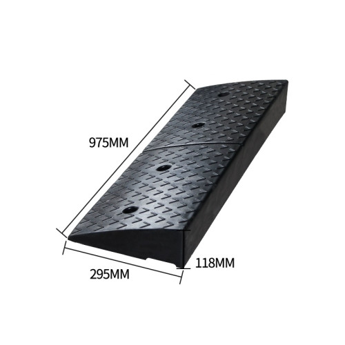 橡膠汽車貨車路沿爬坡墊 - V型12cm高-全黑 | 馬路上坡爬坡墊 | 耐磨抗壓 | 防滑設計 | 975*295*118mm