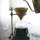 日本KINTO 黃銅手沖咖啡架套裝 | 胡桃木底座 金色濾網分享壺套裝