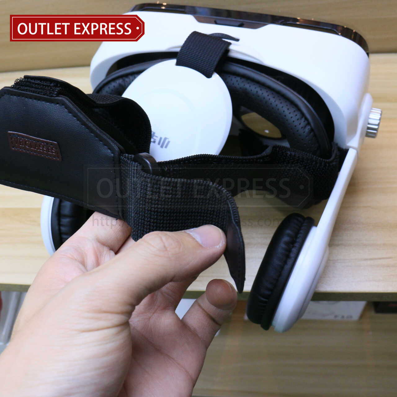 小宅魔鏡Z4 VR虛擬實境眼鏡- Outlet Express HK生活百貨城實拍相片