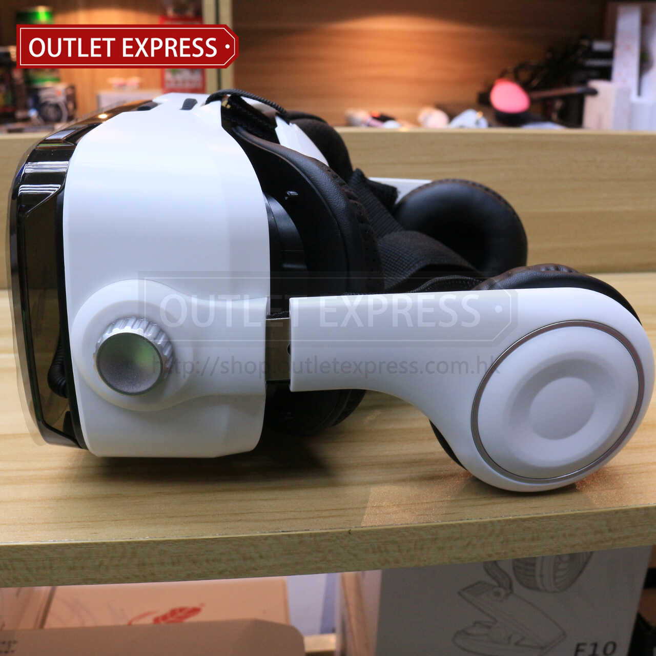 小宅魔鏡Z4 VR虛擬實境眼鏡 側面圖- Outlet Express HK生活百貨城實拍相片