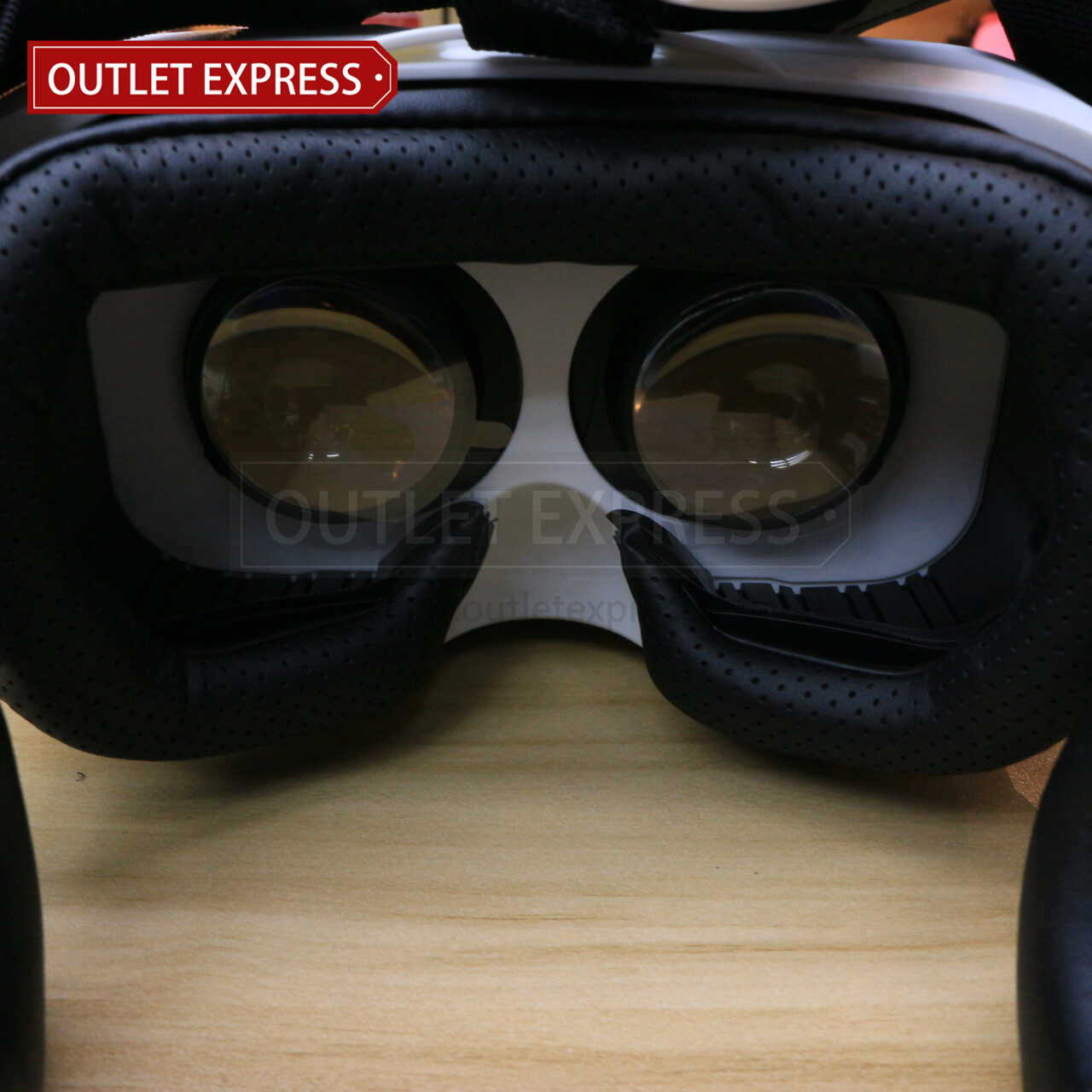 小宅魔鏡Z4 VR虛擬實境眼鏡 眼鏡位置- Outlet Express HK生活百貨城實拍相片