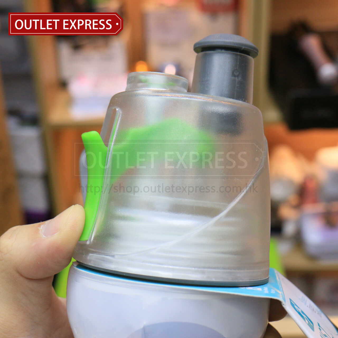 美國 O2COOL 20OZ運動保冷噴霧水樽噴霧按鈕按下 - Outlet Express HK生活百貨城實拍相片