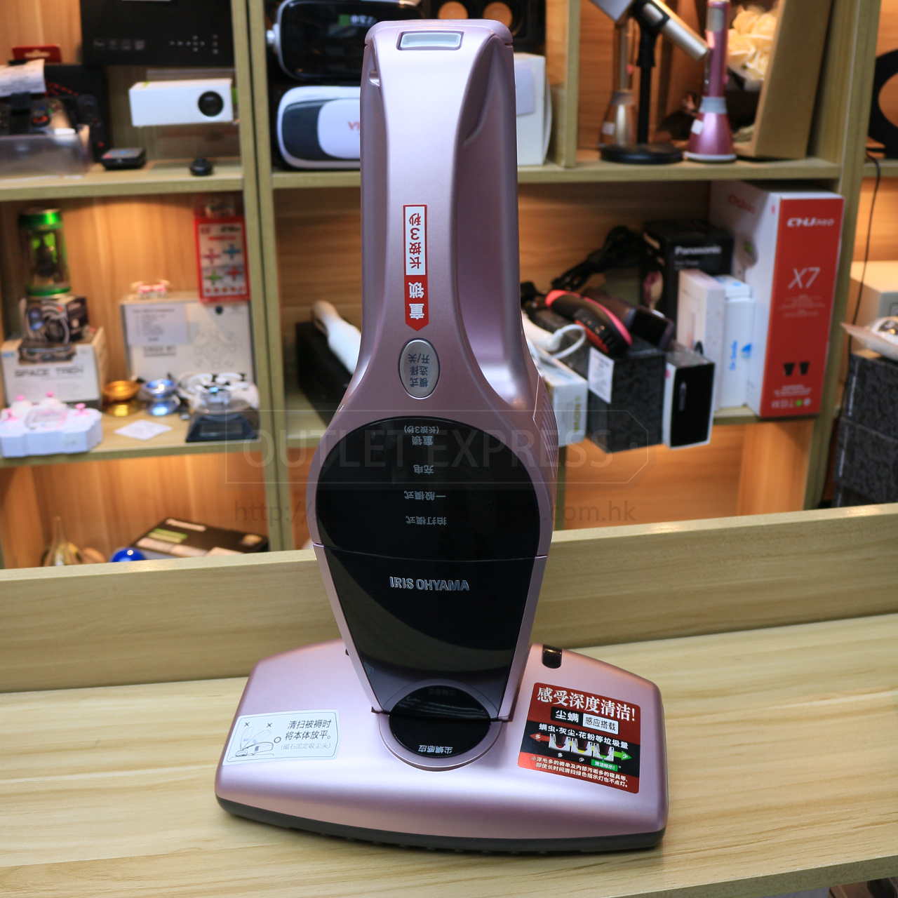 IRIS OHYAMA IC-FDC1 無線除塵蟎吸塵機 正面圖 粉紅色- Outlet Express HK生活百貨城實拍相片