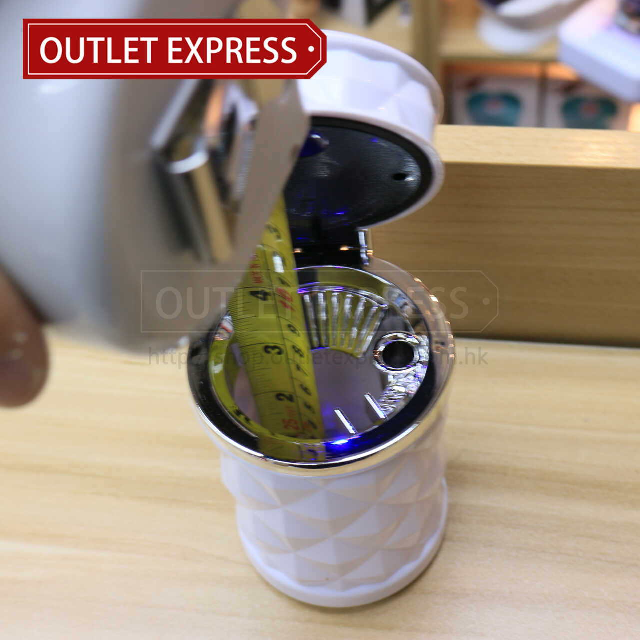 LED燈汽車煙灰缸的尺寸- Outlet Express HK生活百貨城實拍相片
